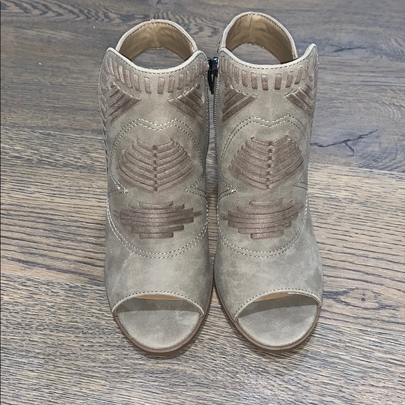 NIB Tribal Peep Toe Bootie - Picture 3 of 7